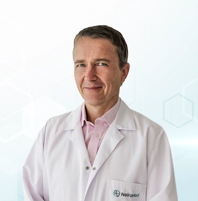 sm Asoc. Prof. Kaspars Auslands Neiroķirurgs